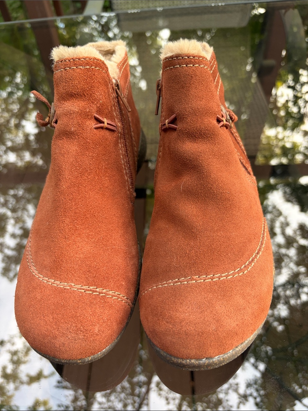 Clark’s Women's Suede Ankle Booties in Rust Size 9.5